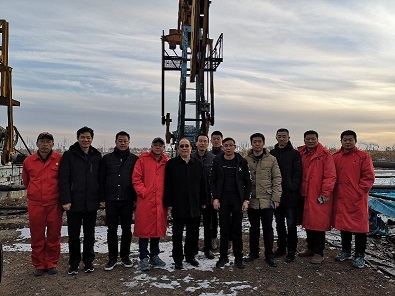 李丕龙主席到富拉尔基油田现场考察